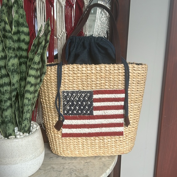 Straw Flag Tote - Picture 4 of 7